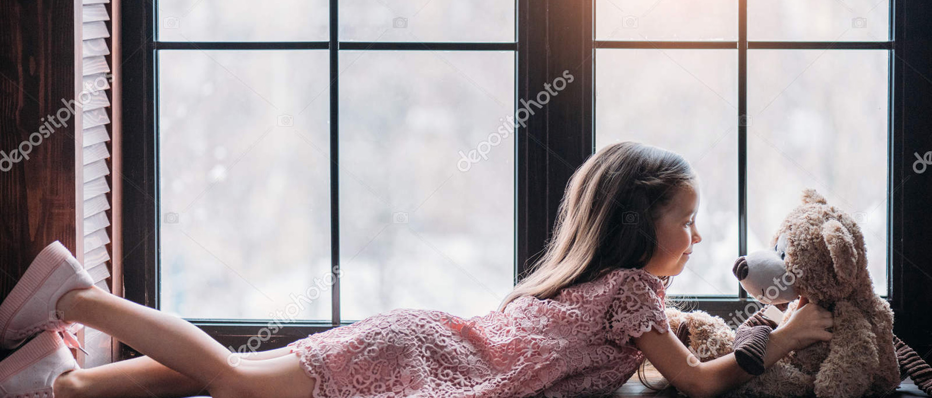 depositphotos_180612242-stock-photo-side-view-little-child-playing